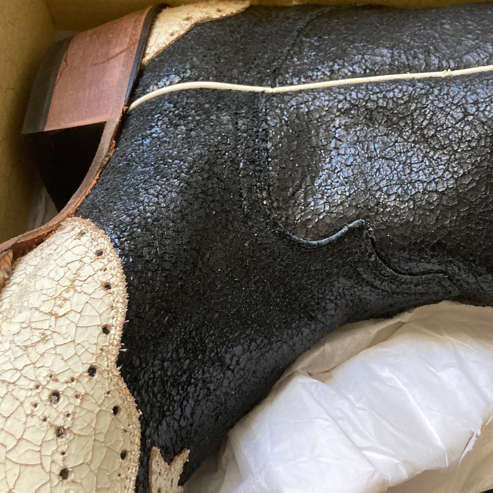 Like New Justin Boots Black and Cream Cowboy Boots sz 10 - Picture 12 of 12
